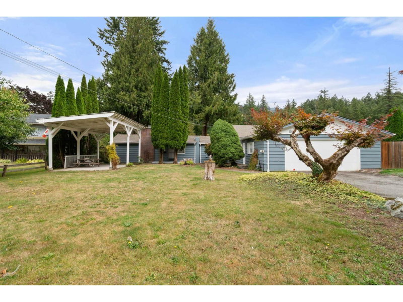 555 GLENAIRE Drive Hope British Columbia, V0X 1L4 - 2 Bedrooms Waterfront Home For sale