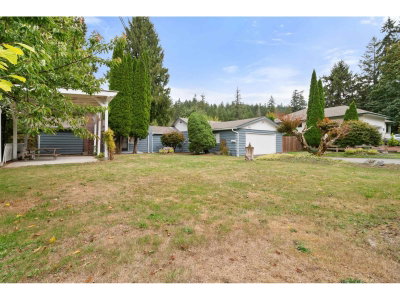 555 GLENAIRE Drive | Hope British Columbia | Slide Image Three