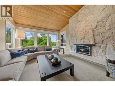 11 ELSDON Bay | Port Moody British Columbia | Slide Image Five