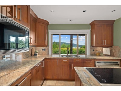 11 ELSDON Bay | Port Moody British Columbia | Slide Image Eight