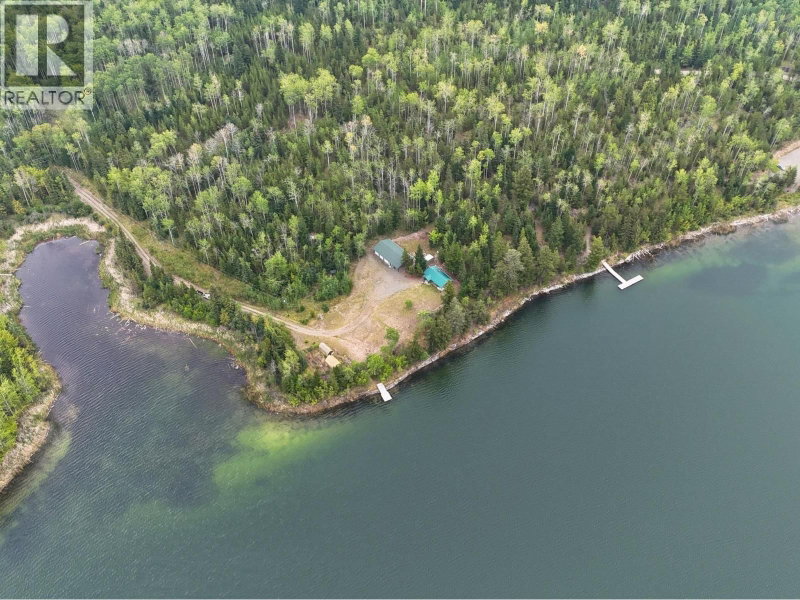 6184 LITTLE FORT 24 Highway Lone Butte British Columbia, V0K 1X0 - 3 Bedrooms Waterfront Home For sale