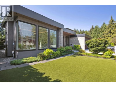 983 TUDOR Avenue | North Vancouver British Columbia | Slide Image Three