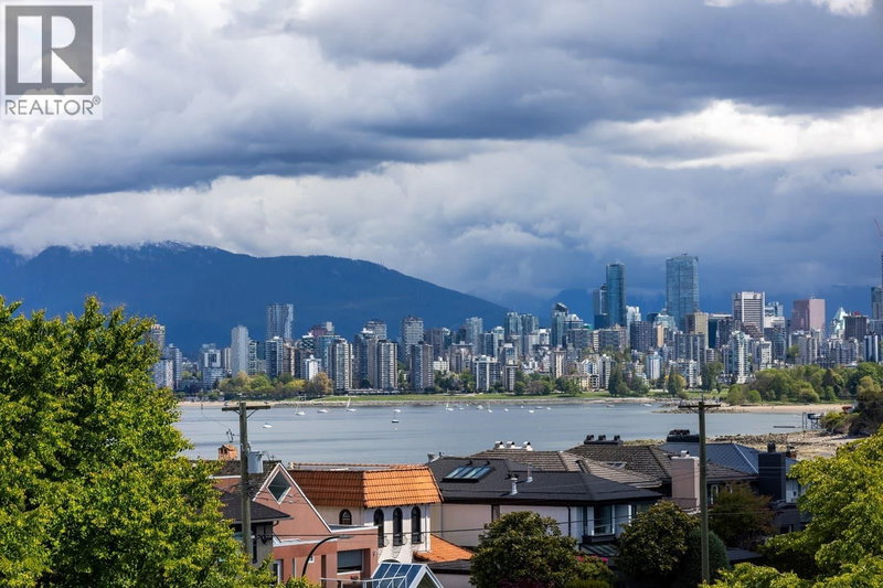 3240 1ST Avenue Vancouver British Columbia, V6K 1H5 - 3 Bedrooms Waterfront Home For sale