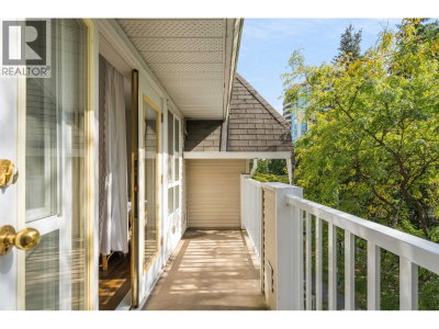 6577 SOUTHOAKS Crescent | Burnaby British Columbia | Slide Image Seven