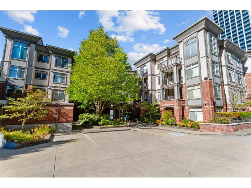 10499 UNIVERSITY Drive Surrey British Columbia, V3T 0A4 - 2 Bedrooms Condo For Sale