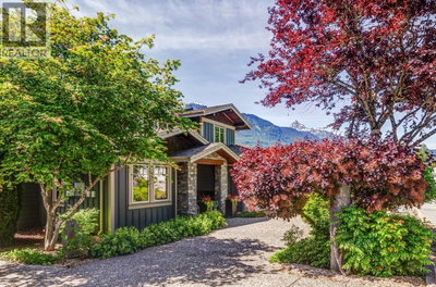 41155 ROCKRIDGE Place | Squamish British Columbia | Slide Image Two