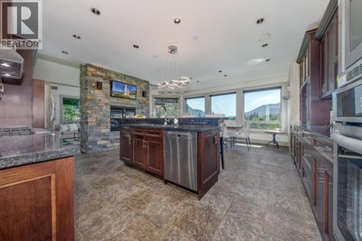 41155 ROCKRIDGE Place | Squamish British Columbia | Slide Image Nine