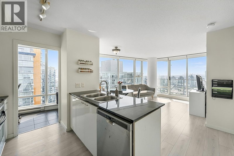 668 CITADEL Parade Vancouver British Columbia, V6B 1W6 - 2 Bedrooms Condo For Sale