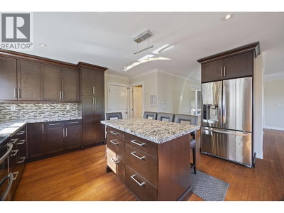 8200 BURNFIELD Crescent | Burnaby British Columbia | Slide Image Thirteen