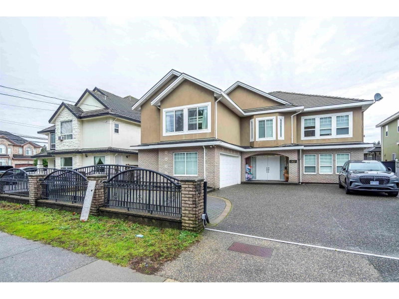 13027 68 Avenue Surrey British Columbia, V3W 2E5 - 8 Bedrooms Home For Sale