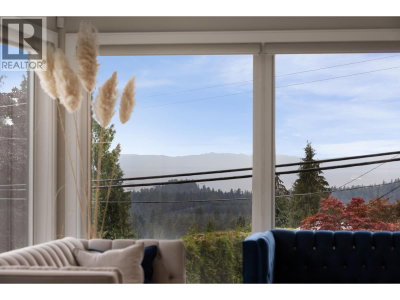 4716 SKYLINE Drive | North Vancouver British Columbia | Slide Image Ten