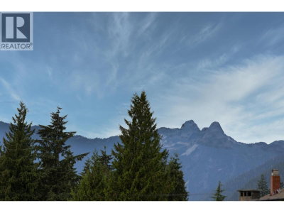 4716 SKYLINE Drive | North Vancouver British Columbia | Slide Image Three