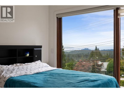 4716 SKYLINE Drive | North Vancouver British Columbia | Slide Image Thirty-one