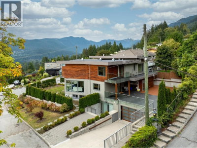 4716 SKYLINE Drive | North Vancouver British Columbia | Slide Image Thirty-six