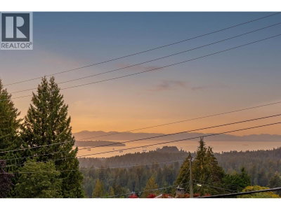 4716 SKYLINE Drive | North Vancouver British Columbia | Slide Image Thirty-seven