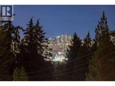 4716 SKYLINE Drive | North Vancouver British Columbia | Slide Image Six