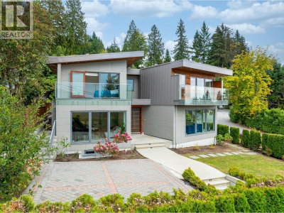 4716 SKYLINE Drive | North Vancouver British Columbia | Slide Image Eight