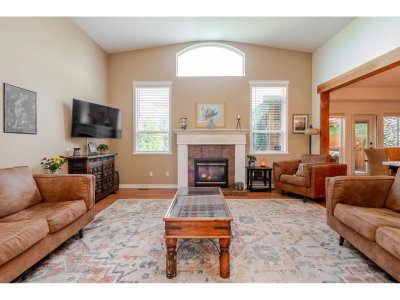 6820 SHEFFIELD Way | Chilliwack British Columbia | Slide Image Three