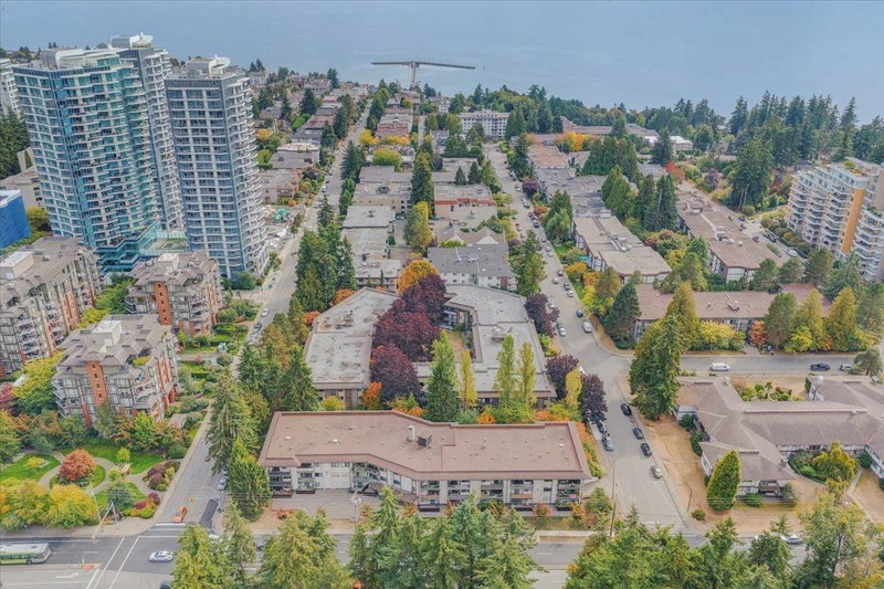 15020 NORTH BLUFF Road White Rock British Columbia, V4B 5A4 - Condo For Sale