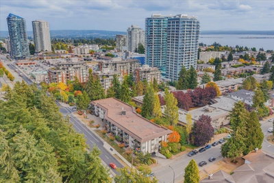 15020 NORTH BLUFF Road | White Rock British Columbia | Slide Image Twenty
