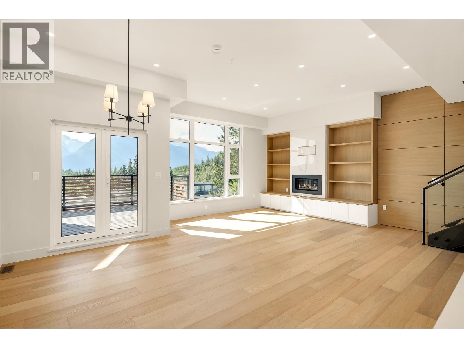 3407 MAMQUAM Road, Squamish, British Columbia V8B 1E4