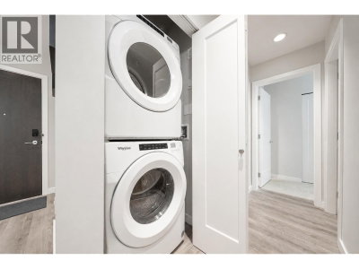 615 COTTONWOOD Avenue | Coquitlam British Columbia | Slide Image Thirteen