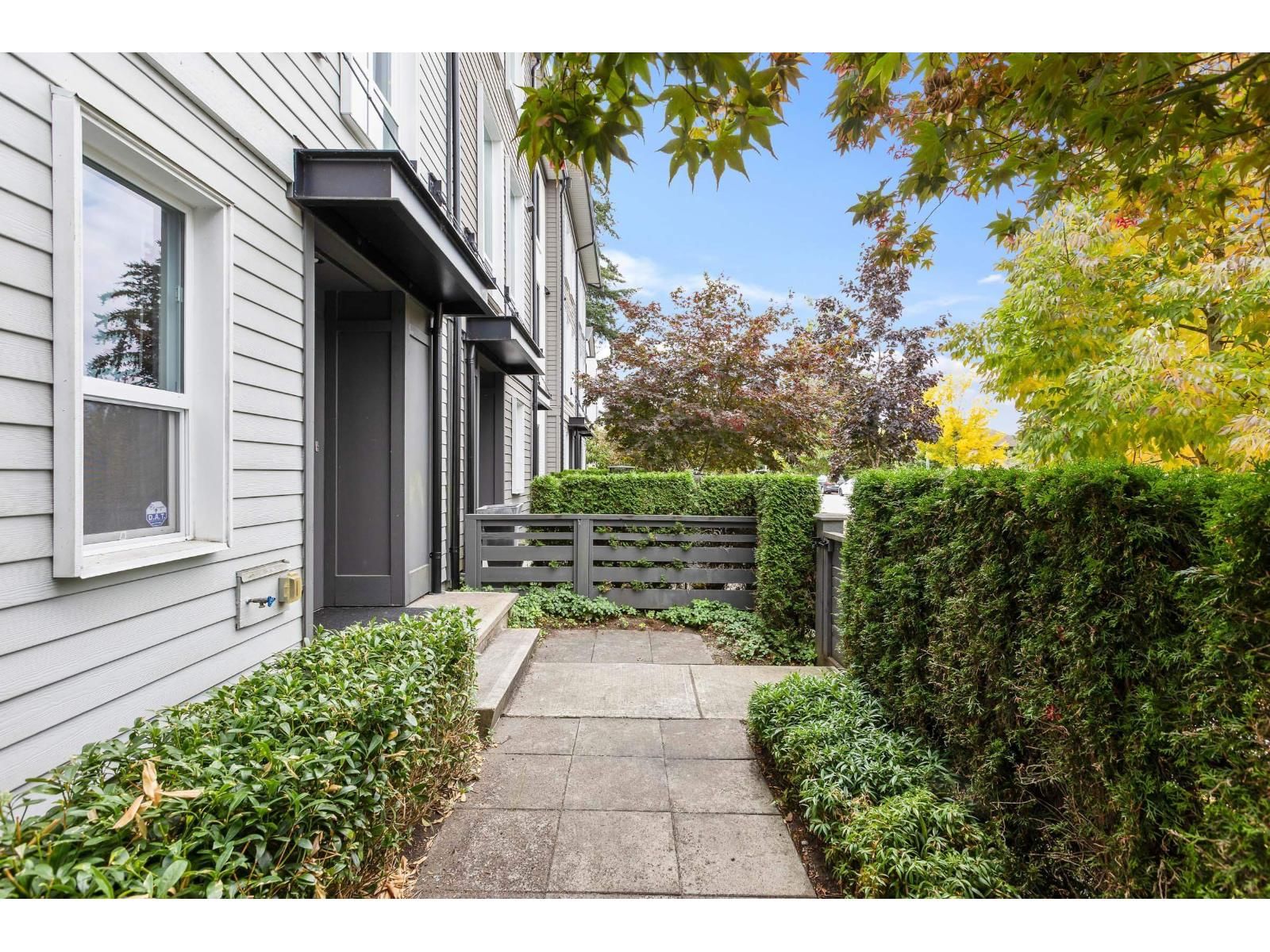 15938 27 Avenue, Surrey, British Columbia V3Z 0T2