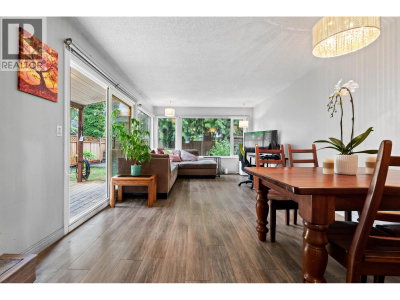 886 PINEBROOK Place | Coquitlam British Columbia | Slide Image Nine