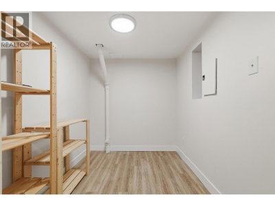 2329 MOUNTAIN Highway | North Vancouver British Columbia | Slide Image Thirty-one