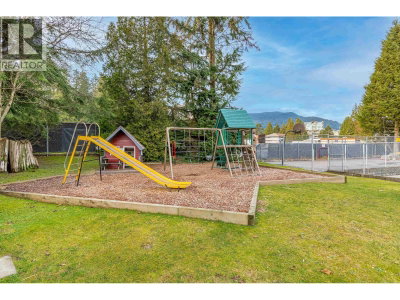 2329 MOUNTAIN Highway | North Vancouver British Columbia | Slide Image Thirty-eight