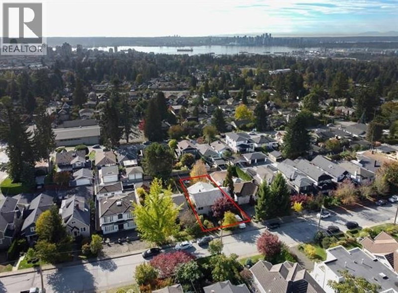 221 28TH Street North Vancouver British Columbia, V7N 2H9 - 4 Bedrooms Home For Sale
