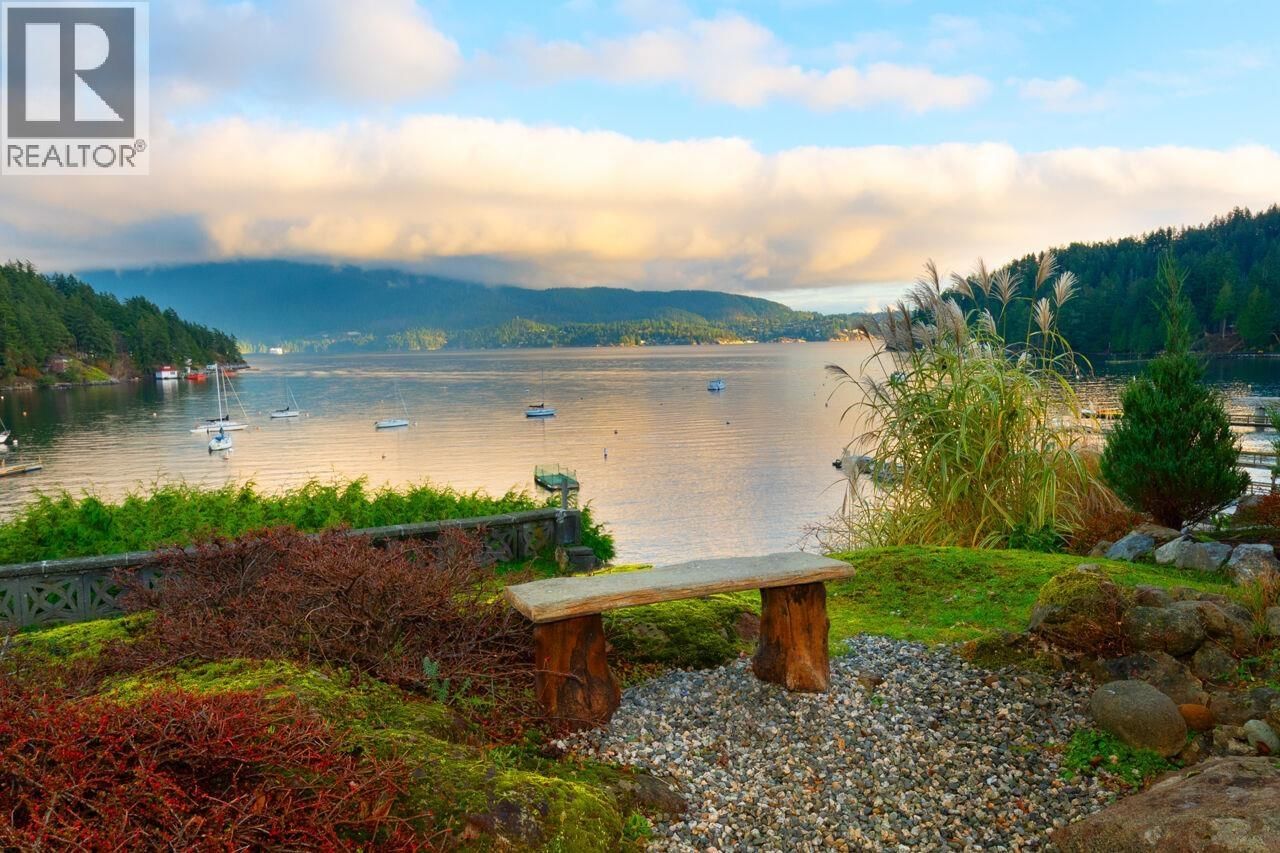 433 SENATOR Place, Bowen Island, British Columbia V0N 1G1