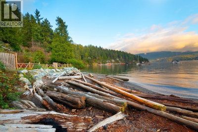 433 SENATOR Place | Bowen Island British Columbia | Slide Image Thirteen