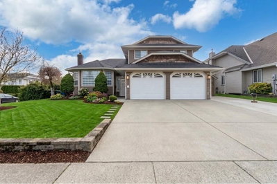 32066 SORRENTO Avenue | Abbotsford British Columbia | Slide Image Four