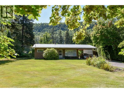 4643 QUEENSWAY Drive | Terrace British Columbia | Slide Image Two