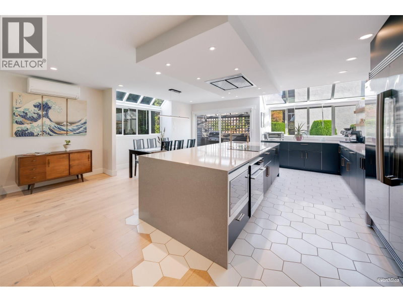 2022 CHESTERFIELD Avenue North Vancouver British Columbia, V7M 2P6 - 3 Bedrooms Condo For Sale