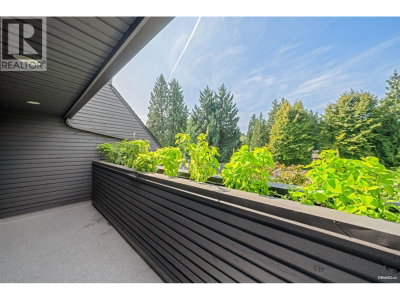 2022 CHESTERFIELD Avenue | North Vancouver British Columbia | Slide Image Eighteen
