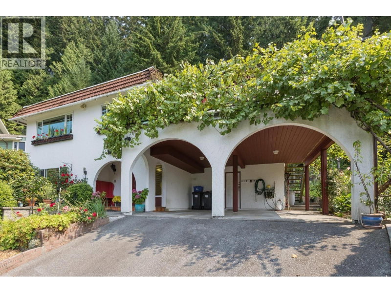 704 MAURELLE Court North Vancouver British Columbia, V7R 2M1 - 4 Bedrooms Home For Sale