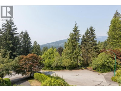 704 MAURELLE Court | North Vancouver British Columbia | Slide Image Sixteen