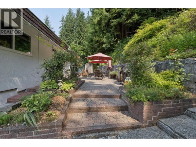 704 MAURELLE Court | North Vancouver British Columbia | Slide Image Thirty