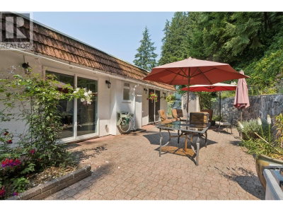 704 MAURELLE Court | North Vancouver British Columbia | Slide Image Thirty-one