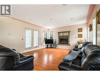 116 RAVINE Drive | Port Moody British Columbia | Slide Image Seven