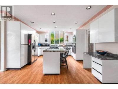 116 RAVINE Drive | Port Moody British Columbia | Slide Image Nine