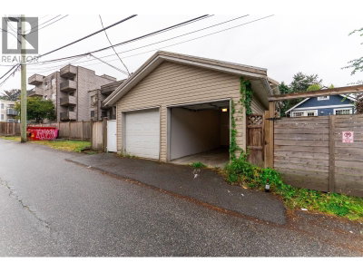 2139 TRIUMPH Street | Vancouver British Columbia | Slide Image Sixteen