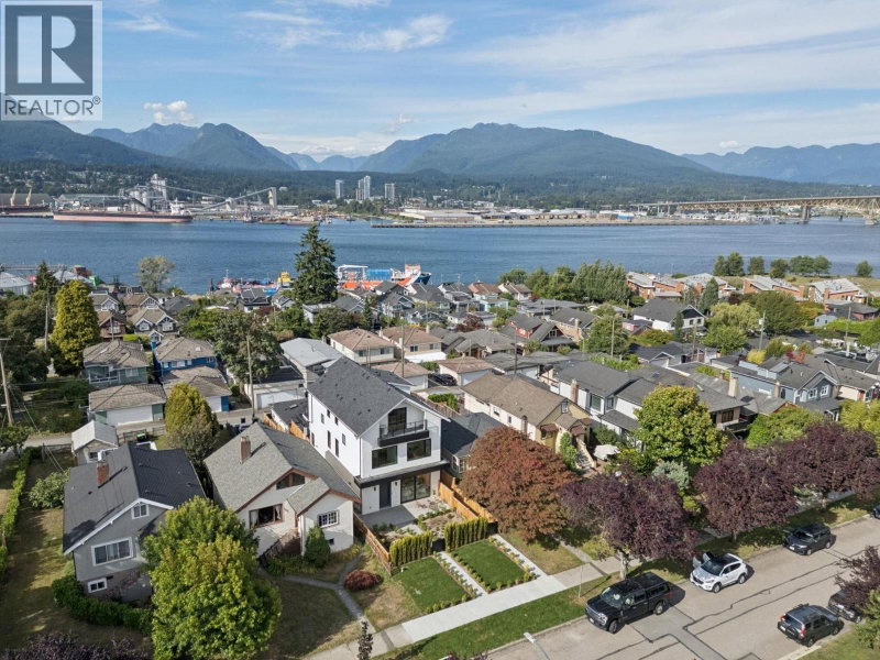 2815 TRINITY Street Vancouver British Columbia, V5K 1E8 - 3 Bedrooms Condo For Sale
