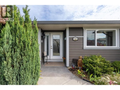 4784 TAMARACK Place | Sechelt British Columbia | Slide Image Three