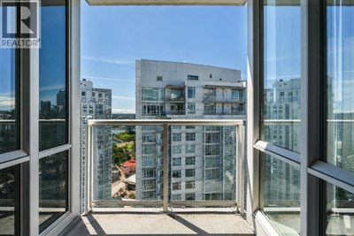 193 AQUARIUS Mews | Vancouver British Columbia | Slide Image Fourteen