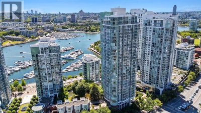 193 AQUARIUS Mews | Vancouver British Columbia | Slide Image Thirty