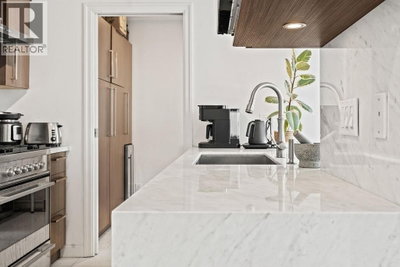 193 AQUARIUS Mews | Vancouver British Columbia | Slide Image Nine