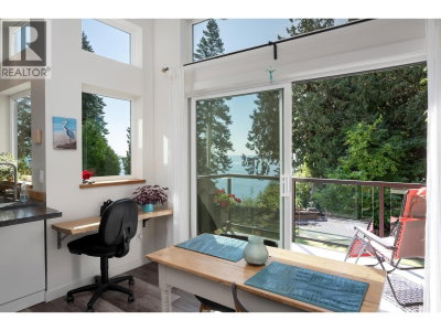 7835 REDROOFFS Road | Halfmoon Bay British Columbia | Slide Image Twelve